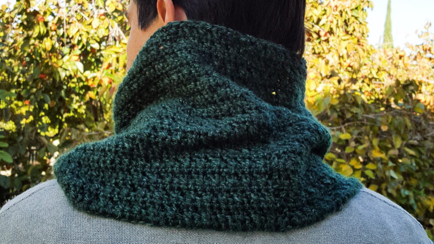 RevVCowl_2 Crochet Reverse V-Stitch Cowl Pattern