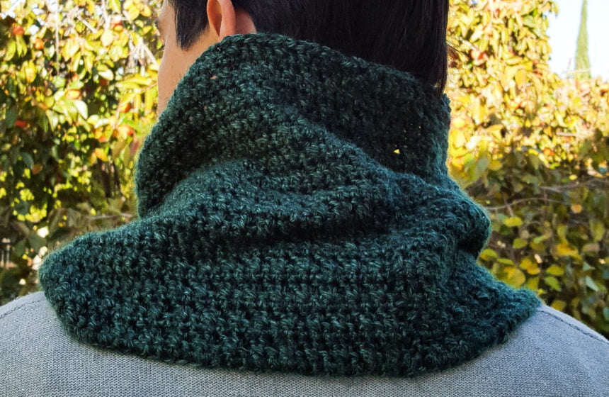 Crochet Reverse V-Stitch Cowl Pattern